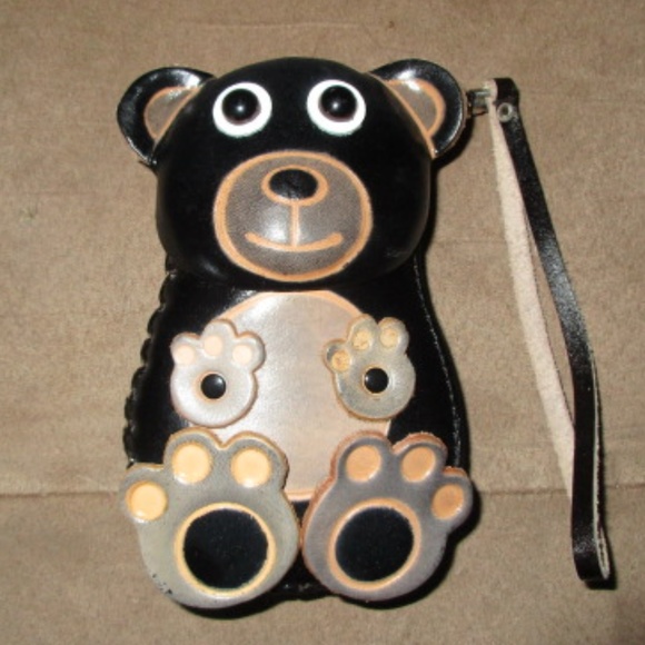 100% GENUINE LEATHER BEAR COIN WRISTLET - Picture 1 of 3